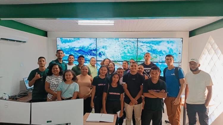 Visita dos alunos da UEMA