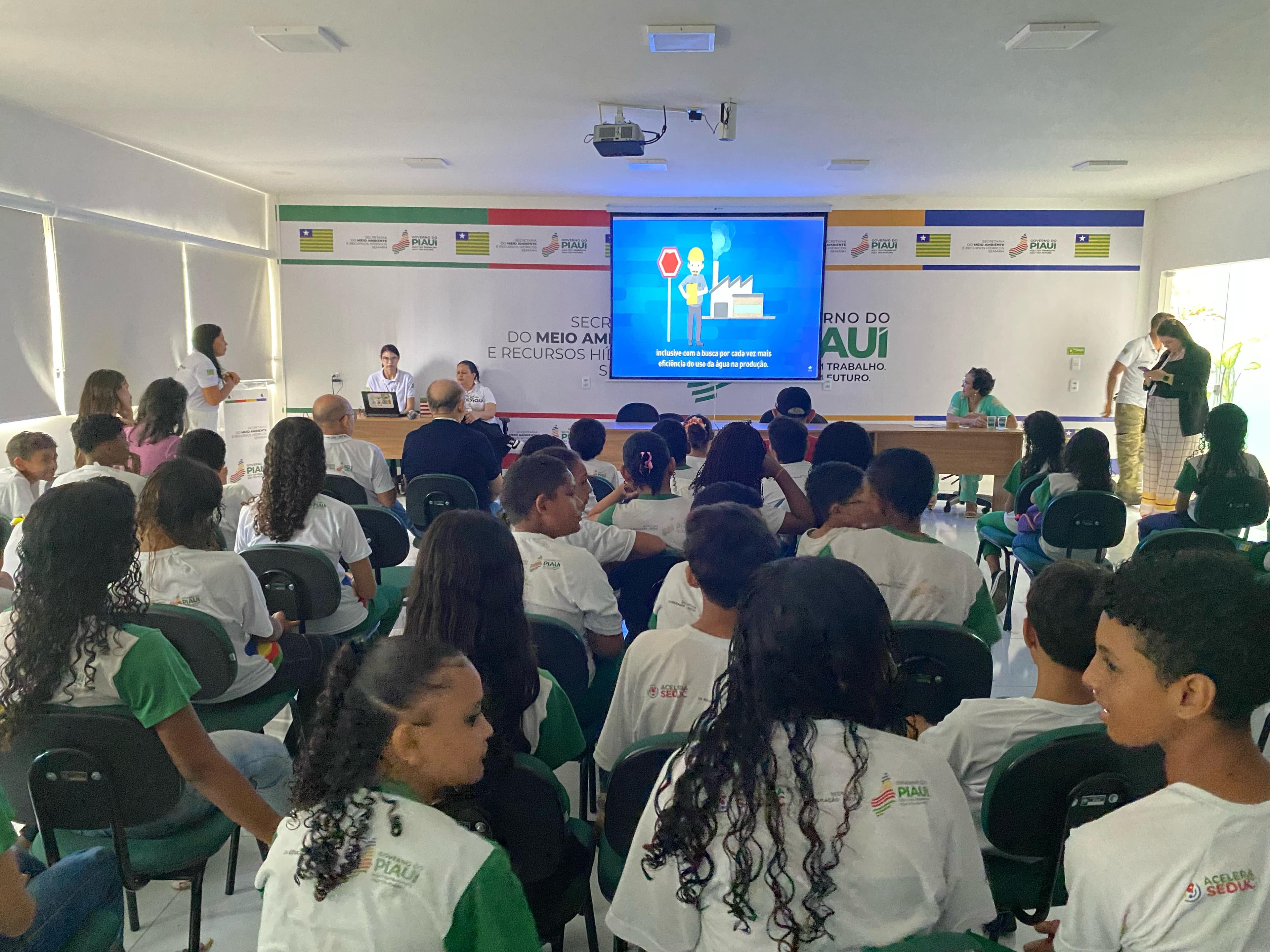 A turma visitou o Centro de Educação Ambiental (CEA)