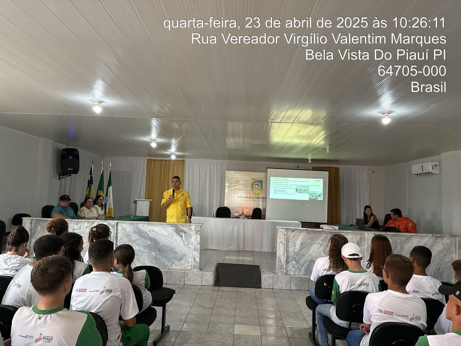 Palestrante da Semarh e alunos