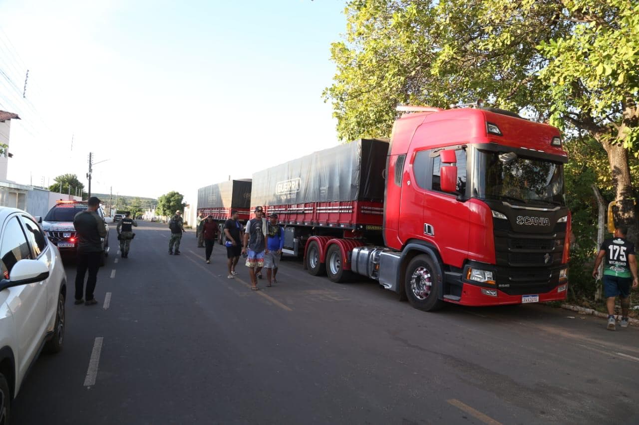 Semarh apreende carreta com 60m³ de Madeira ilegal em Simplício Mendes