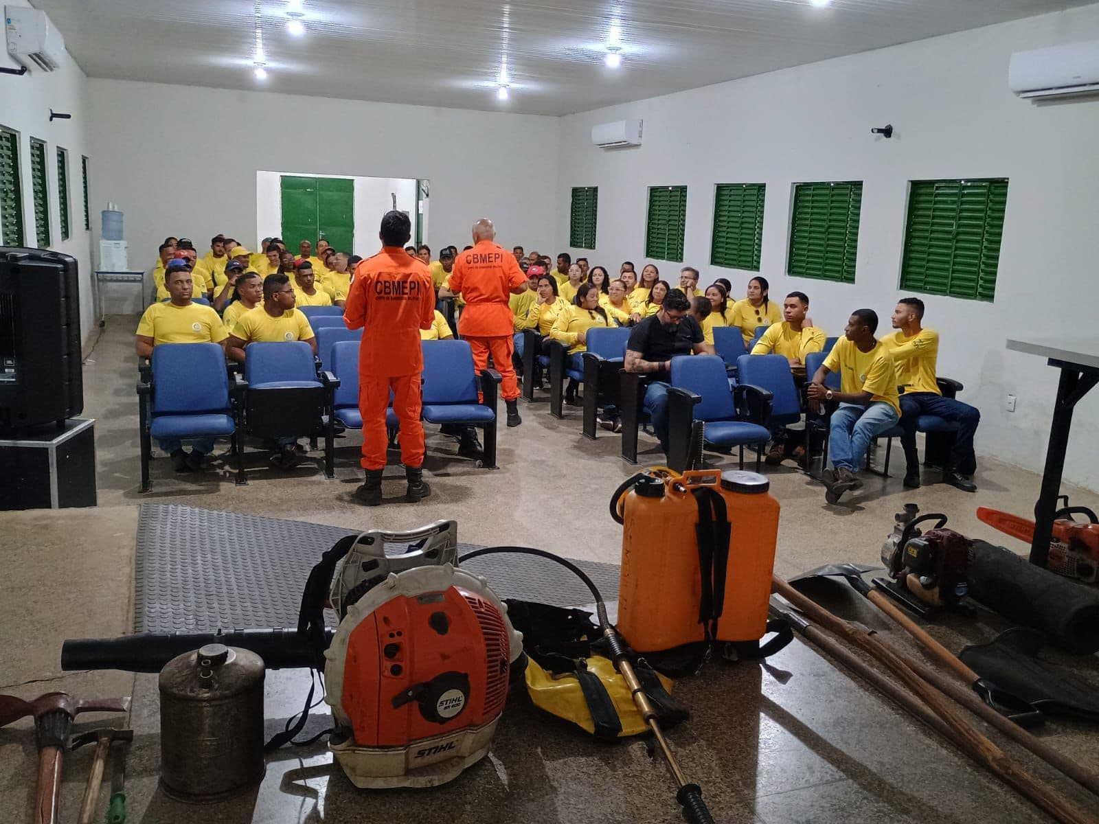 Coordenador de Instrução e Prevenção a Incêndios Florestais e brigadistas.