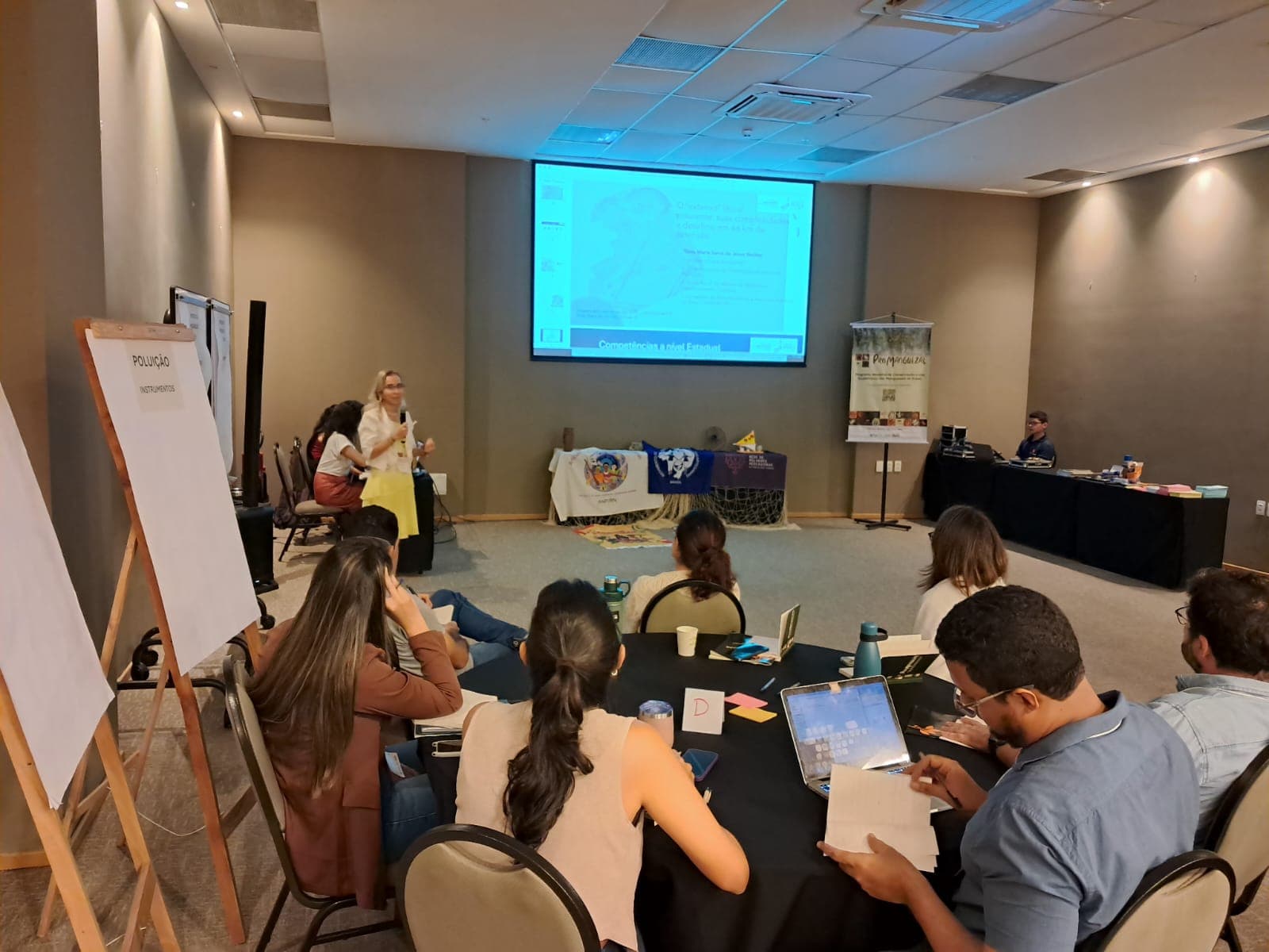 Além da palestra, a auditora também participou de painéis, grupos de discussão.