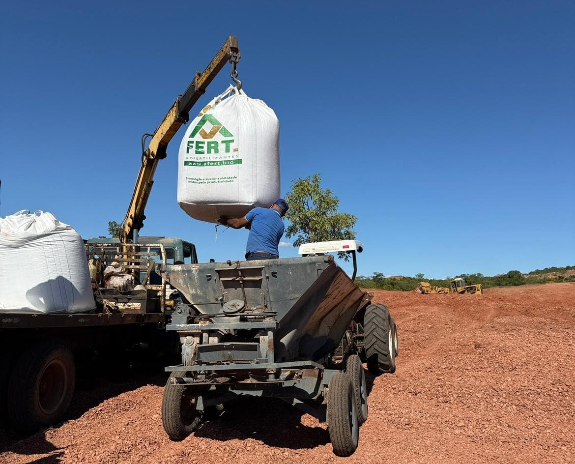 Biofertilizante é aplicado em projeto de recuperação de áreas degradadas no sul do Piauí
