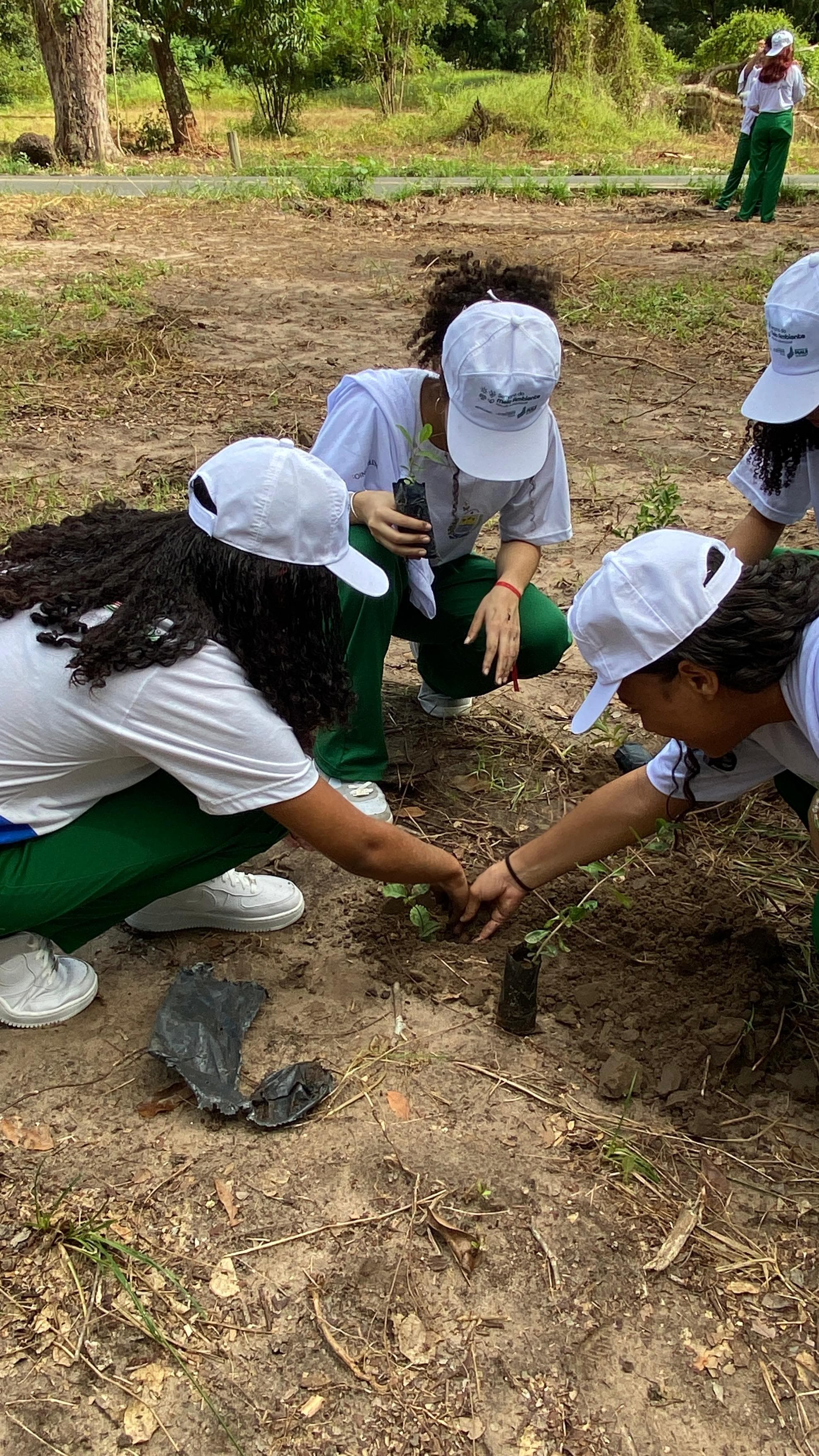 A ação, organizada pela Semarh contou com a participação de cerca de 300 alunos da rede estadual.