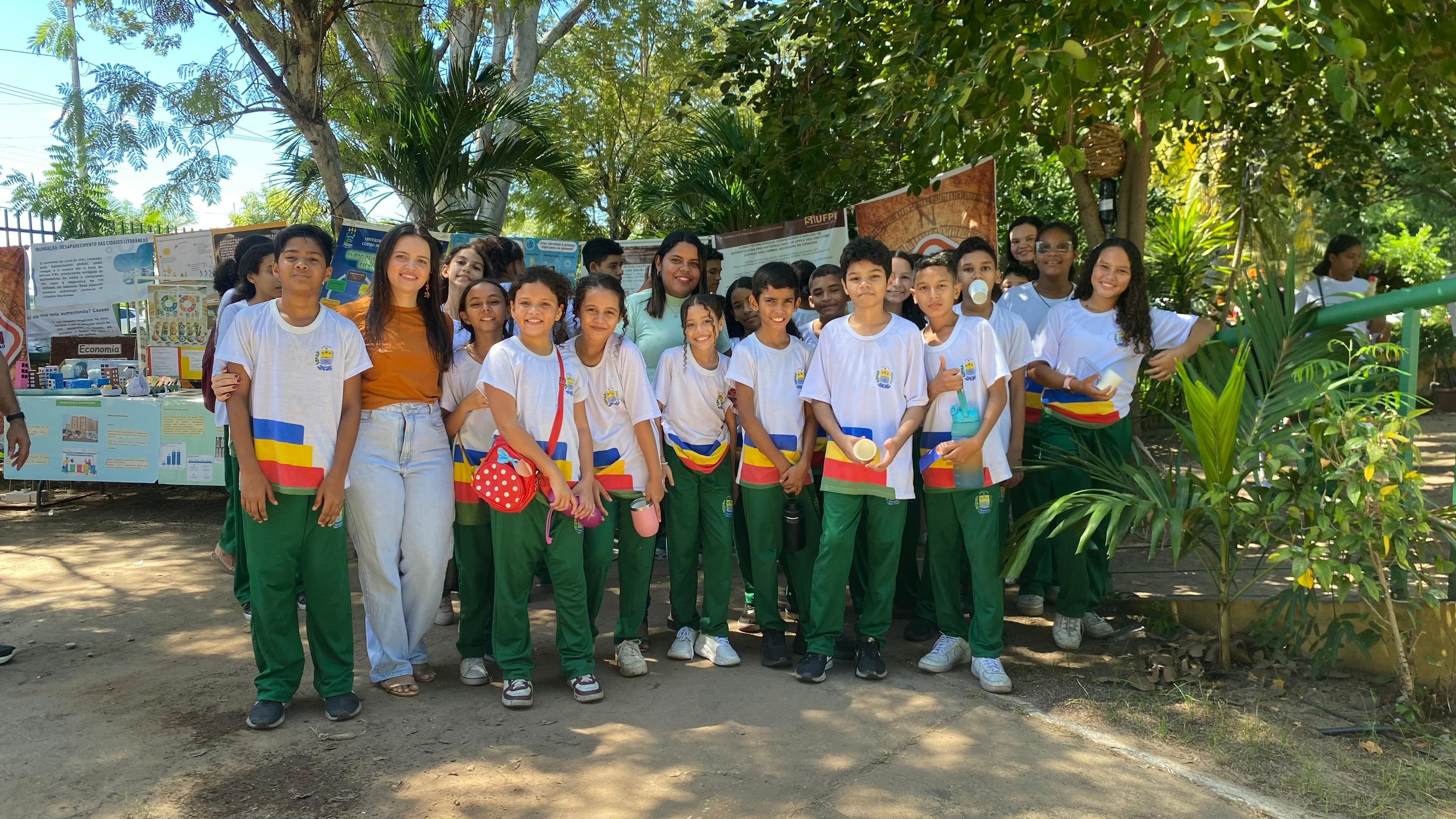 Alunos do Piauí mergulham no meio ambiente com visita ao CEA e floresta fóssil