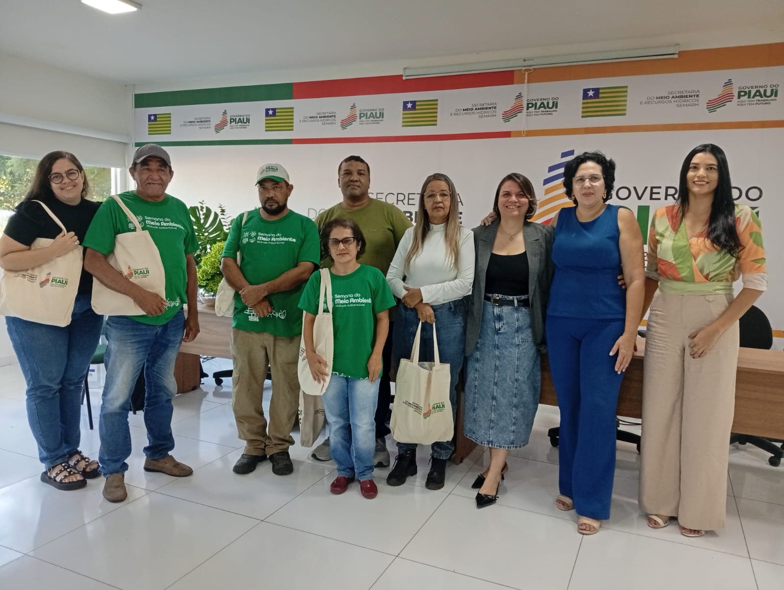 Servidores do CETAS recebem kits de EPIs da Semarh para reforço na segurança e bem-estar no manejo dos animais