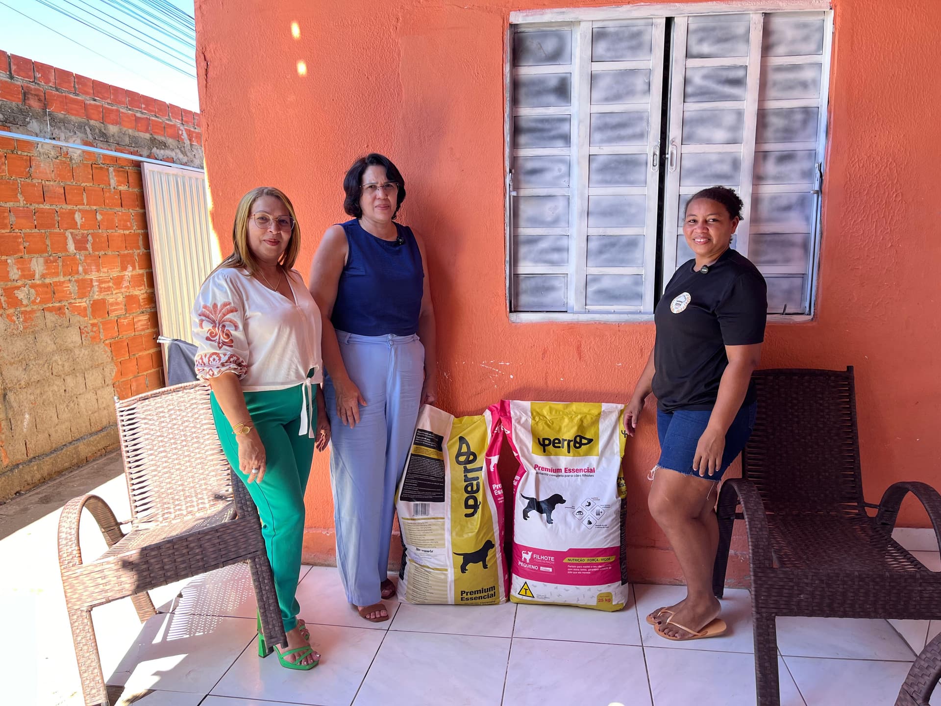 Semarh doa mais de 300 kg de ração para protetores independentes de animais em Teresina