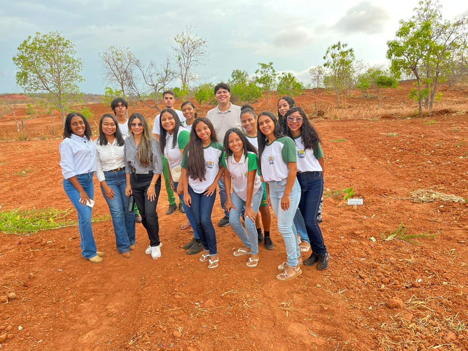 Recuperar para o futuro: estudantes de Gilbués vivenciam na prática a reconstrução ambiental do Cerrado piauiense