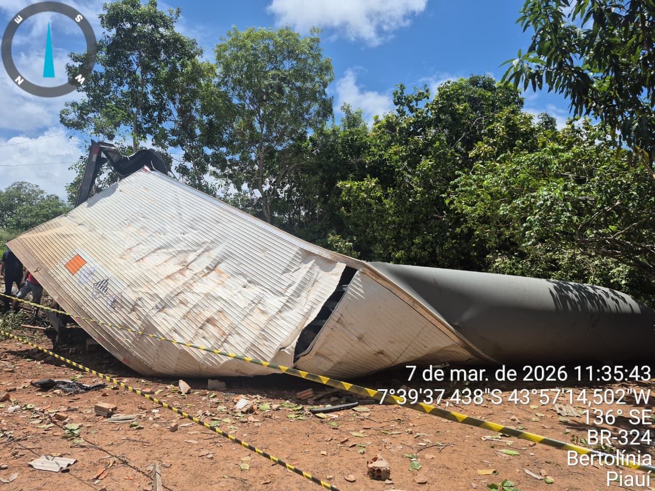 Acidente com carga química mobiliza equipes ambientais em Bertolínia