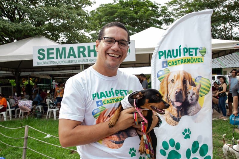 Secretário Daniel Oliveira participando do evento.