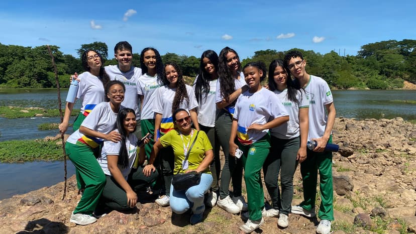 alunos-do-piaui-mergulham-no-meio-ambiente-com-visita-ao-cea-e-floresta-fossil