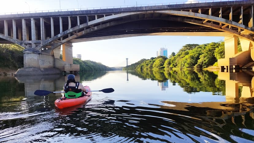turistas-americanas-se-encantam-com-passeio-de-caiaque-no-rio-poti-em-teresina