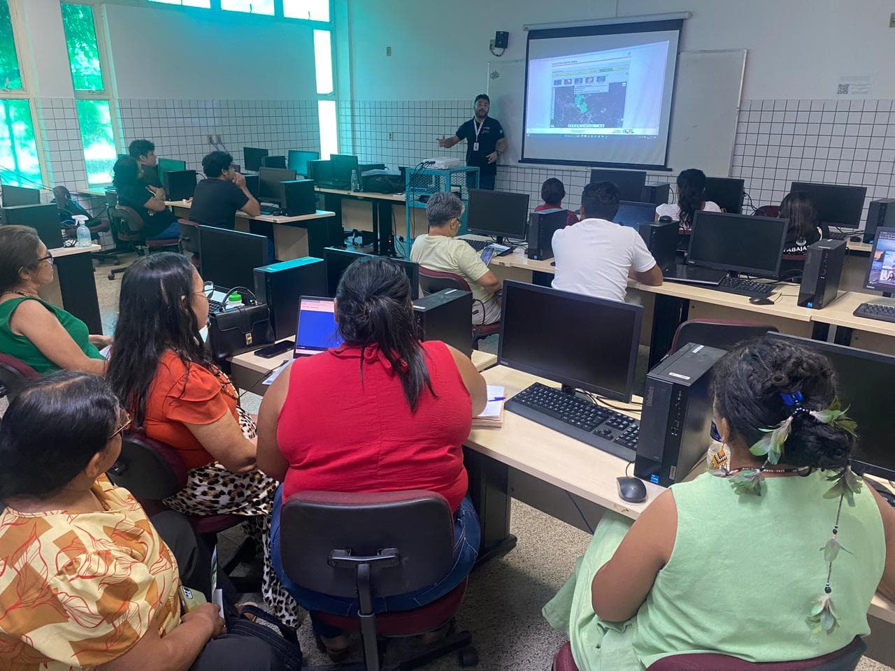 Capacitação de comunidades tradicionais para gerirem seus próprios CARs.