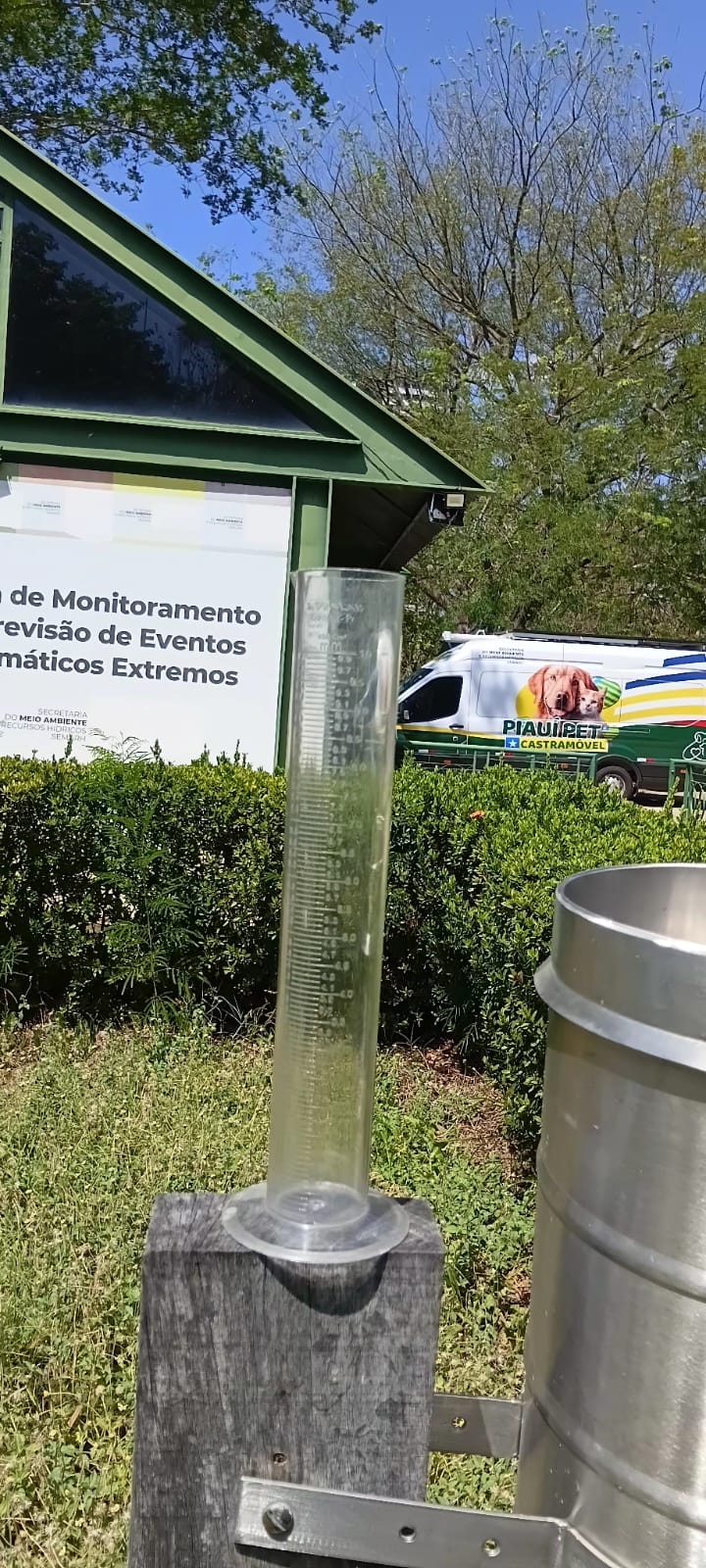 Foto — Pluviômetro
